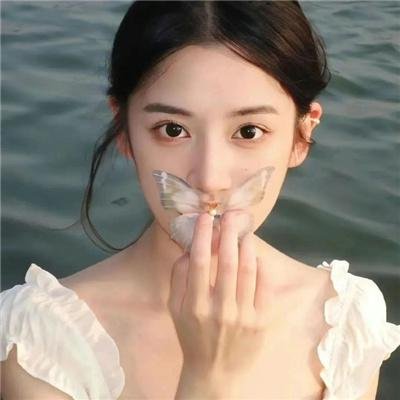 四岁小太后每天都想母慈子孝